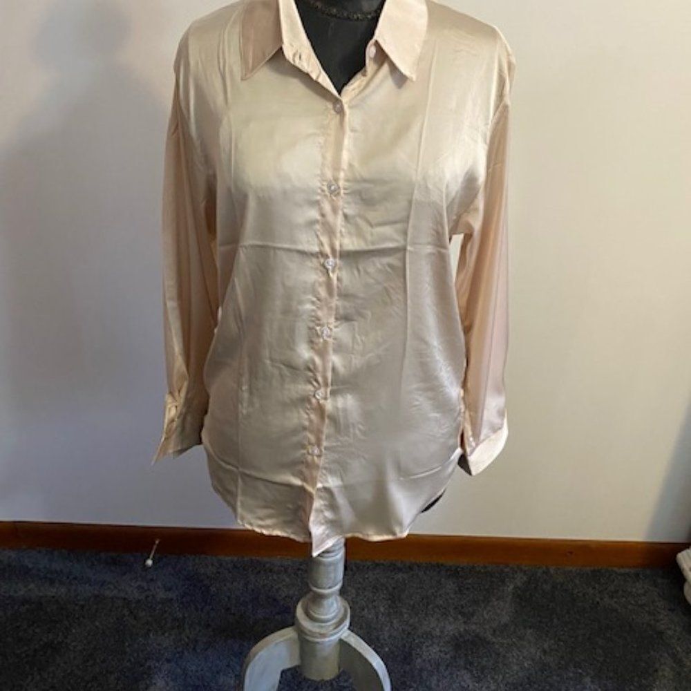 Jon & Anna Contemporary Cream button down blouse, size Large